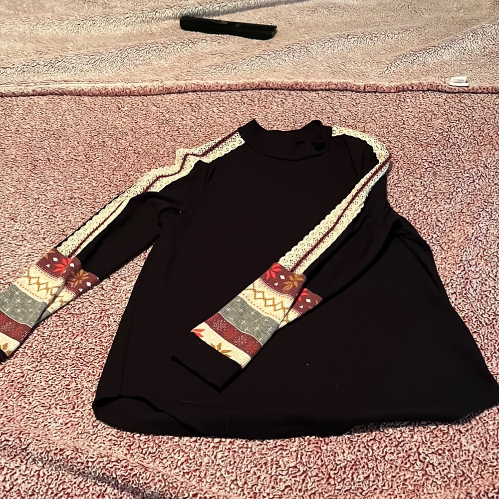 Black sweater with colored sleeves for small and winter